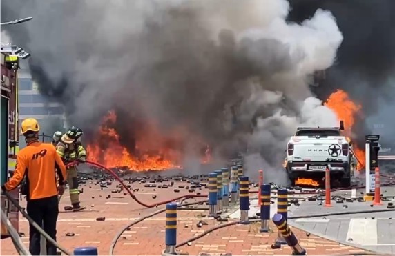 �λ� ��Ʈ�� ��ź���� ���� ���ߡ����� 10���� ��Ÿ